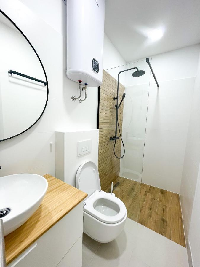 Modern Studio Overlooking Downtown Makarska Buitenkant foto